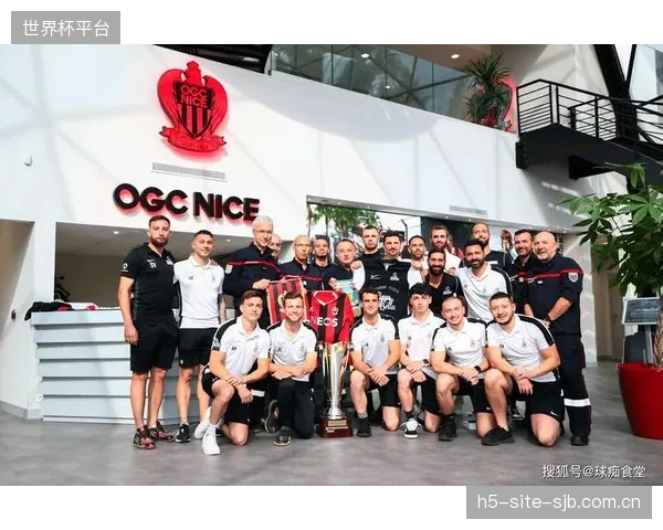 球队后勤保障与球员身体机能调整,将成为决定比赛状态的场外关键因素。 球队后勤保障与球员身体机能调整,将成为决定比赛状态的场外关键因素。